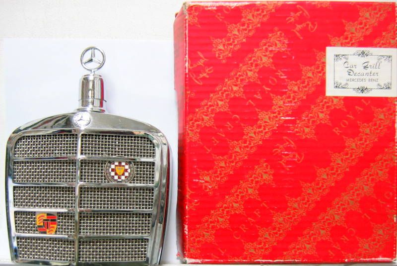 Couverture de MERCEDES CALANDRE AVEC BOUTEILLE