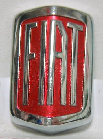 Couverture de FIAT INSIGNE CHROME NEUF EN FORME DE CALANDRE  50 x 75 MM
