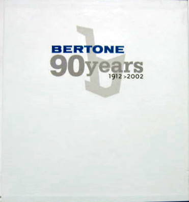 Couverture de BERTONE 90 YEARS 1912-2002 EN 2 VOLUMES AVEC EMBOITAGE STILE INDUSTRIA DESING ET FORMA E PROGRETTO IL CATALOGO DE LUCIANO GREGIO CHEZ GIORGIO NADA