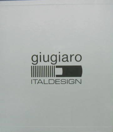 Couverture de GIUGIARO ITAL DESIGN EN 2 VOLUMES ET EMBOITAGE AUTOMOBILIA EN ANGLAIS FRANCAIS ITALIEN 1987 + 1 VOLUME DE 1995