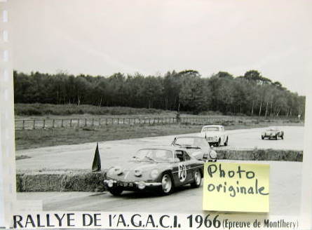 Couverture de 1966 ALPINE AU RALLYE DE L'AGACI MONTLHERY PHOTO DE PRESSE