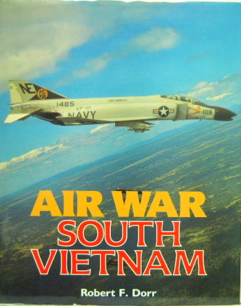 Couverture de AIR WAR SOUTH VIETNAMDE F.F.DORR EN ANGLAIS