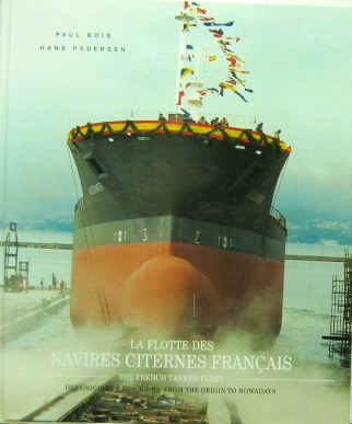 Couverture de LA FLOTTE DES NAVIRES CITERNES FRANCAIS THE FRENCH TANKER FLEET DES ORIGINES A NOS JOURS EN FRANCAIS ET ANGLAIS