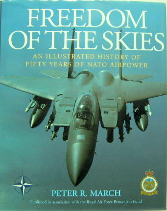 Couverture de FREEDOM OF THE SKIES AN ILLOSTRATED HISTORY OF FIFTY YEARS OF NATO OTAN AIRPOWER EN ANGLAIS