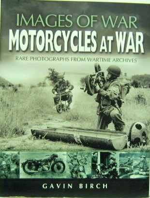 Couverture de IMAGES OF WAR RARE PHOTOGRAPHS FROM WARTIME ARCHIVES - MILITARY MOTOCYCLES OF WORLD WAR 2 EN ANGLAIS