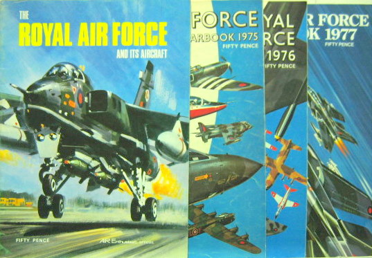 Couverture de 1974-2004 ROYAL AIR FORCE RAF LOT DE 30 PROGRAMMES YEARBOOK
