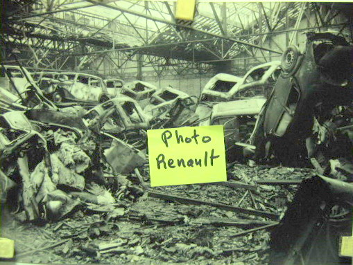 Couverture de 1940 RENAULT BILLANCOURT APRES LE BOMBARDEMENT DE 1940 PHOTO RENAULT