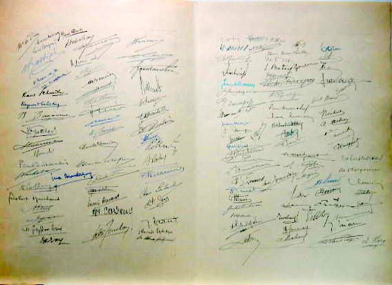 Couverture de 1942 124 SIGNATURES AUTENTIQUES DES PIONNIERS ET PERSONNALITES DE L'AVIATION FAIT EN 3 EXEMPLAIRES POUR LES 50 ANS DE L'AEROPHILE