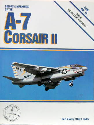 Couverture de A 7 CORSAIR II PACIFIC COAST SQUADRONS EN ANGLAIS