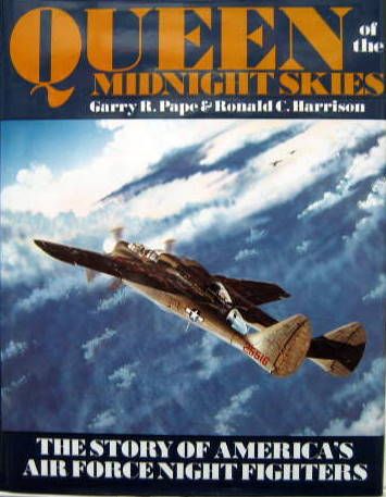 Couverture de QUEEN OF THE MIDNIGHT SKIES - THE STORY OF AMERICA'S AIR FORCE NIGHT FIGHTERS