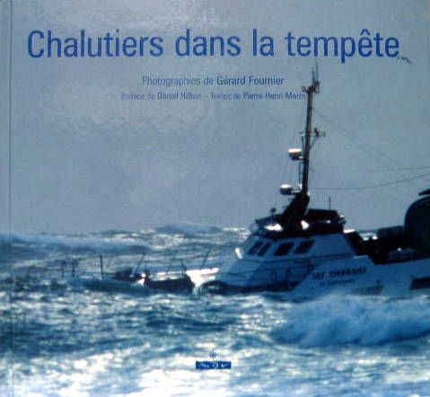 Couverture de CHALUTIERS DANS LA TEMPÊTE