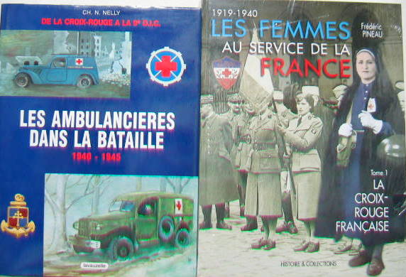 Couverture de LES AMBULANCIERES DANS LA BATAILLE 1940-1945 1940-1945 DE LA CROIX ROUGE A LA 9ème DIC-LES FEMMES AU SERVICE DE LA FRANCE LA CROIX ROUGE TOME 1