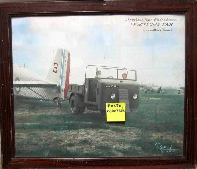 Couverture de FAR TRACTEUR TRACTANT UN TOUCAN JU 52 PHOTO ENCADREE