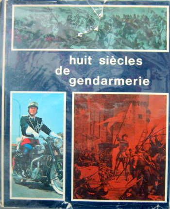 Couverture de HUIT SIECLES DE GENDARMERIE