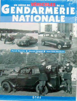 Couverture de UN SIECLE DE VEHICULES DE LA GENDARMERIE NATIONALE