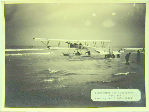 Couverture de LABOUCHERE SUR HYDROPLANE ZODIAC PHOTO