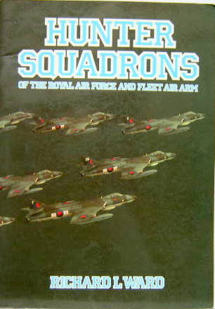 Couverture de HUNTER SQUADRONS OF THE ROYAL AIR FORCE AND FLEET AIR ARM EN ANGLAIS