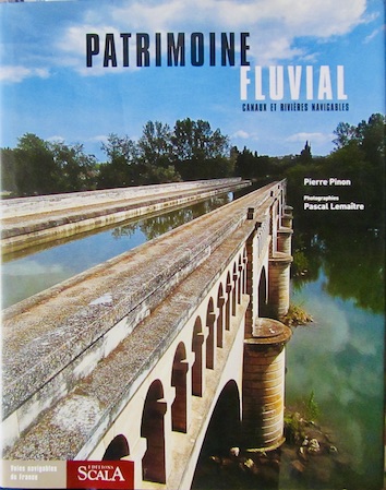 Couverture de PATRIMOINE FLUVIAL CANAUX ET RIVIERES NAVIGABLES DE FRANCE