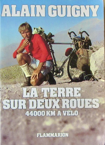 Couverture de LA TERRE SUR DEUX ROUES 44000 KM A VELO DE A.GUIGNY