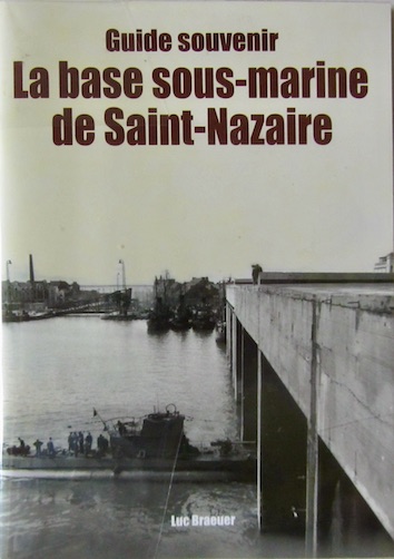 Couverture de LA BASE SOUS-MARINE DE SAINT NAZAIRE GUIDE SOUVENIR DE L.BRAEUER