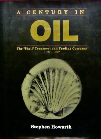 Couverture de A CENTURY IN OIL THE SHELL TRANSPORT AND TRADING COMPANY 1897 1997 DE S.HOWARTH
