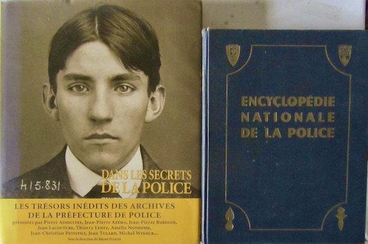 Couverture de DANS LES SECRETS DE LA POLICE _ ENCYCLOPEDIE NATIONALE DE LA POLICE