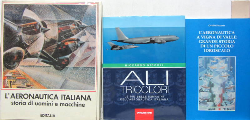 Couverture de L'AERONAUTICA ITALIANA STORIA DI UOMINI E MACCHINE-ALI TRICOLORI - AERONAUTICA A VIGNA DI VALLE STORIA DI IDROSCALO EN ITALIEN