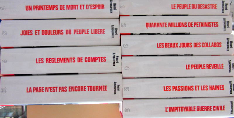 Couverture de LA GRANDE HISTOIRE DES FRANCAIS SOUS ET APRES L'OCCUPATION 1939-1945 EN 10 VOLUMES DE HENRI AMOUROUX