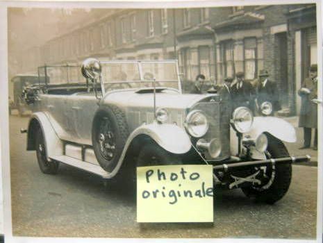 Couverture de MERCEDES PHOTO DE LA VOITURE D'UN PRINCE ARABE
