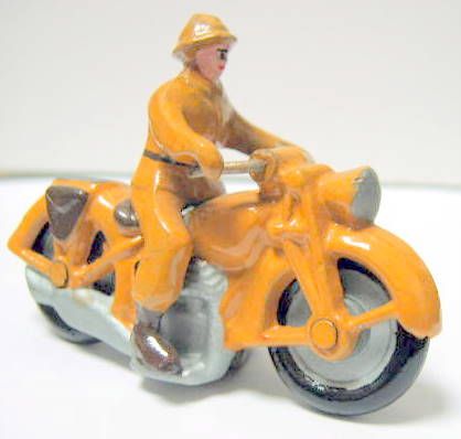 Couverture de MOTOCYCLISTE ARMEE ALUDO
ENVIRON 1950