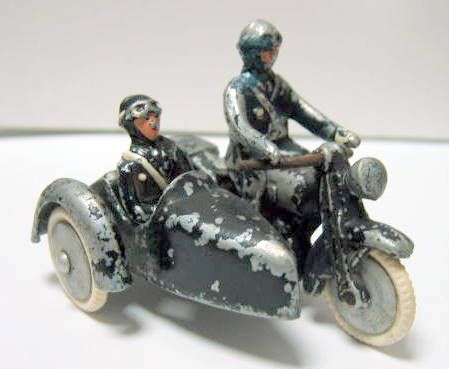 Couverture de MOTOCYCLISTE SIDE CAR GENDARMERIE N°2
ENVIRON 1960 COFALU